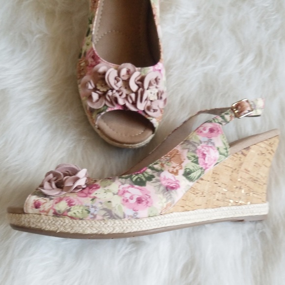 anne klein sport hattie wedge pump